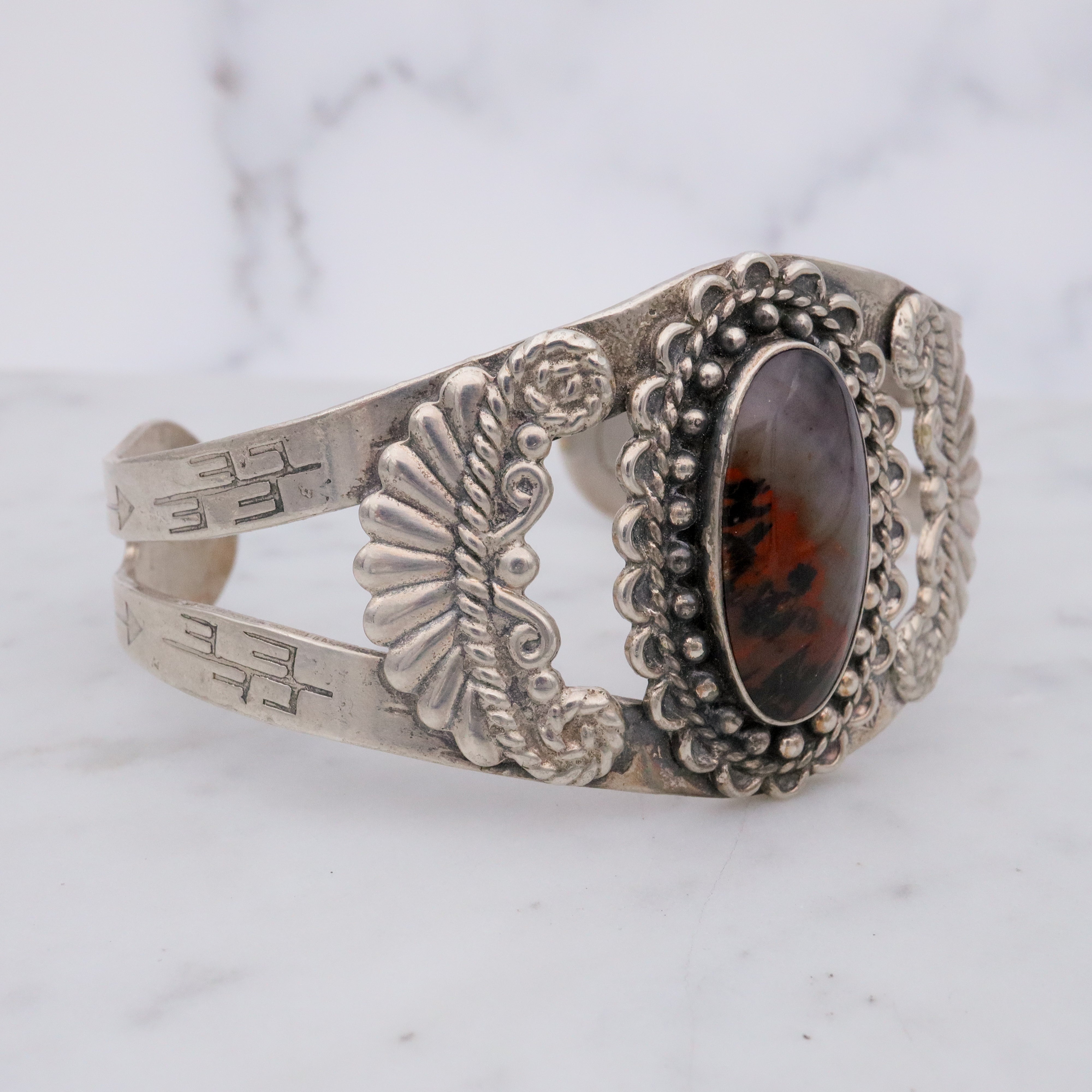 Navajo sterling silver agate cuff bracelet